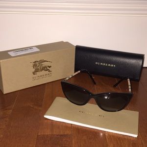REDUCED ‼️‼️‼️NEW Burberry sunglasses Black